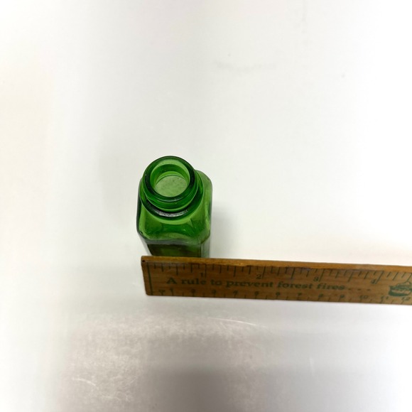 Vintage Green Glass Apothecary Bottle Small Medicine Vial Pharmacy Collectible - Picture 9 of 9